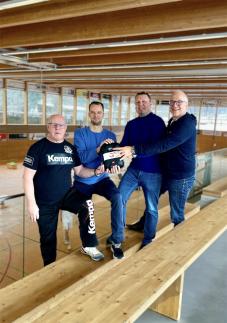 Notfall-Defibrilator in der Sporthalle Römerstraße